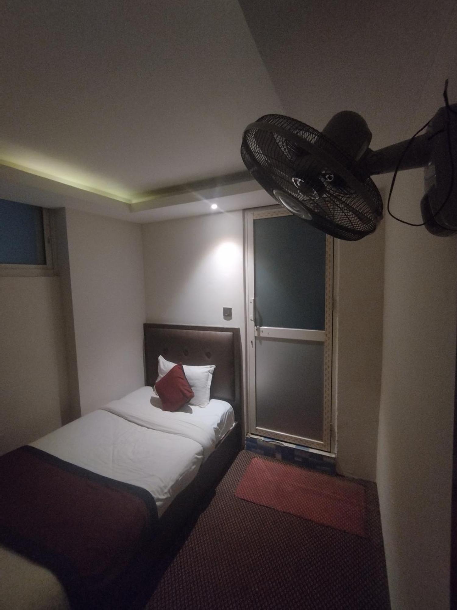 Hotel De Universal Kathmandu Esterno foto